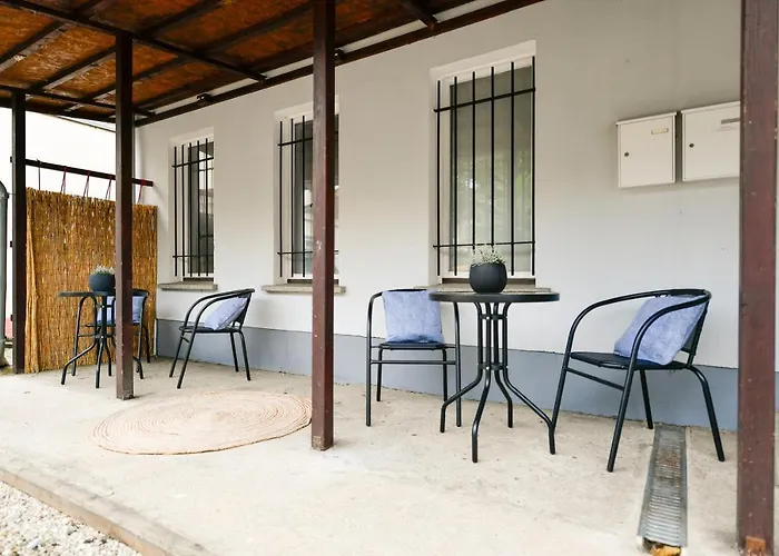 Lejlighed Modernes Altmarkt Mit Parkplatz 4 Gaeste 55qm Waschmaschine Wlan Netflix Terrasse Cottbus